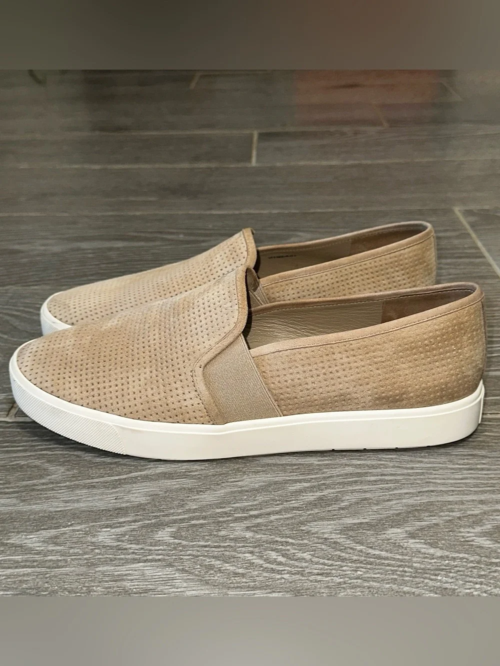 Vince Blair 5 Tan Perforated Leather Slip On Sneakers Shoes Platform Women’s 9.5